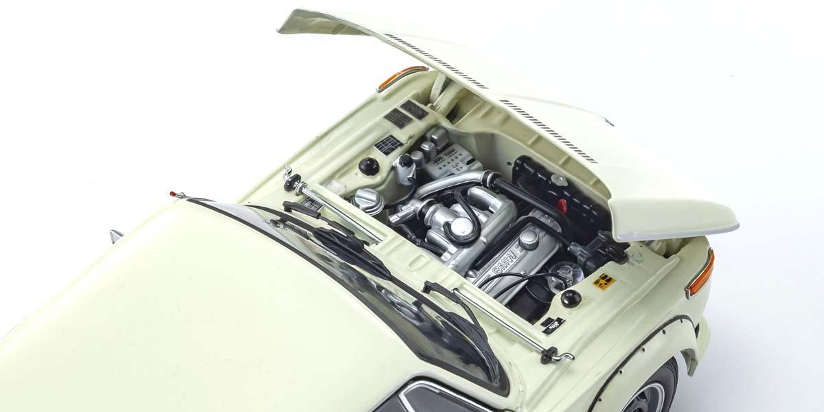 Kyosho 1/18 BMW 2002 Turbo Ks08544W White