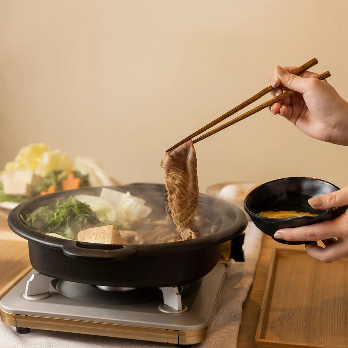 Iwachu Nambu 铸铁寿喜烧和饺子锅，带木盖 - 正宗日本炊具